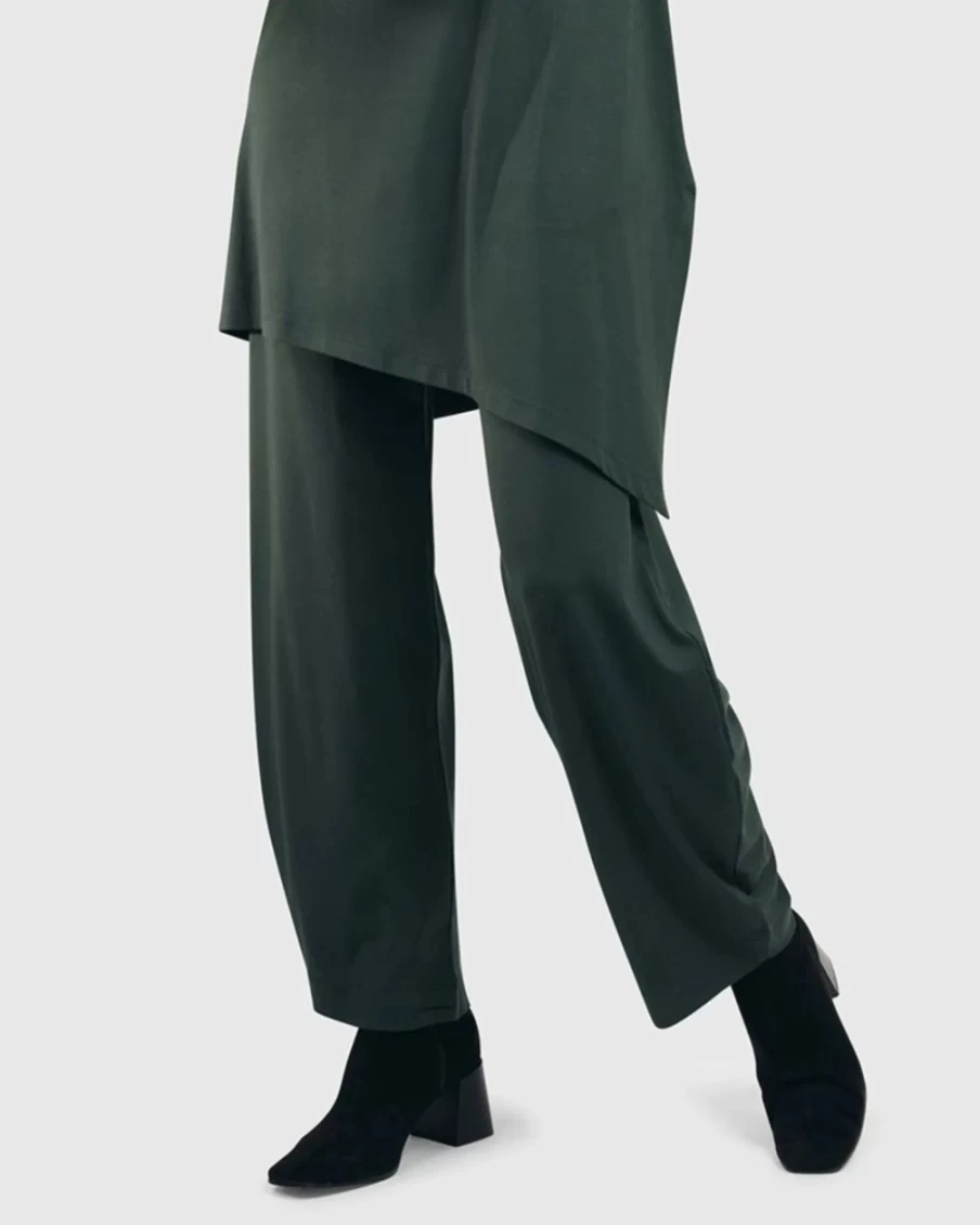ALEMBIKA Women's Essential Flow Pants - Comfortable Green Yoga Trousers for Everyday Wear