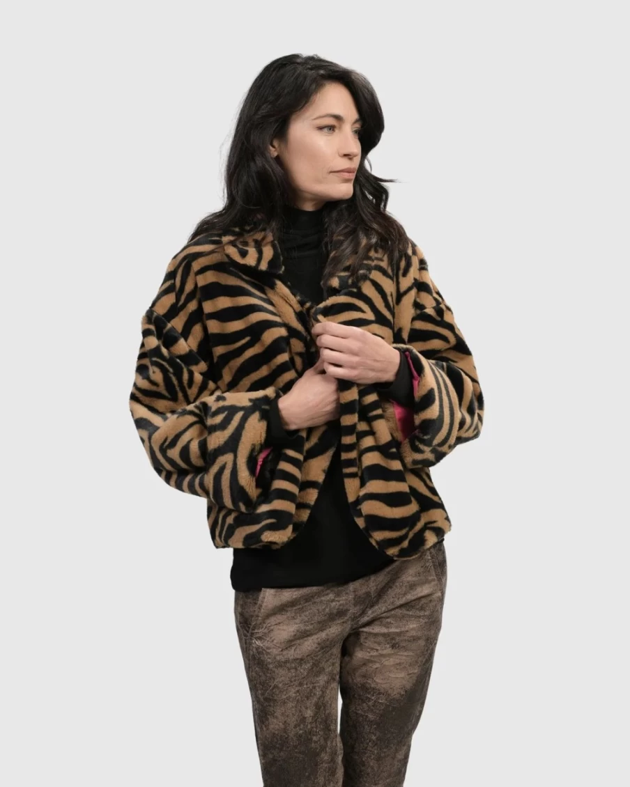 ALEMBIKA Women's West Village Jacket – Stylish Outerwear for Fashionable Comfort