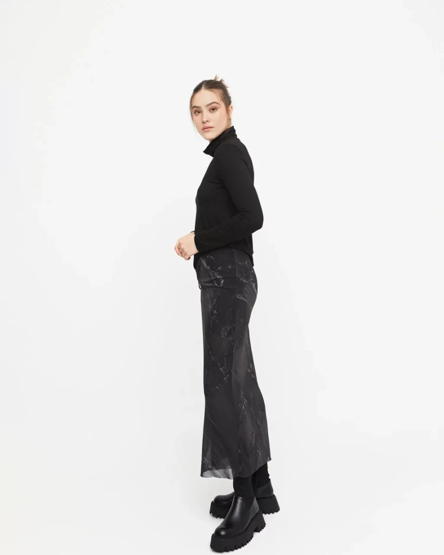 ALEMBIKA Women's Ozai N Ku Statuesque Silky Blouse - Elegant Black Top for Women