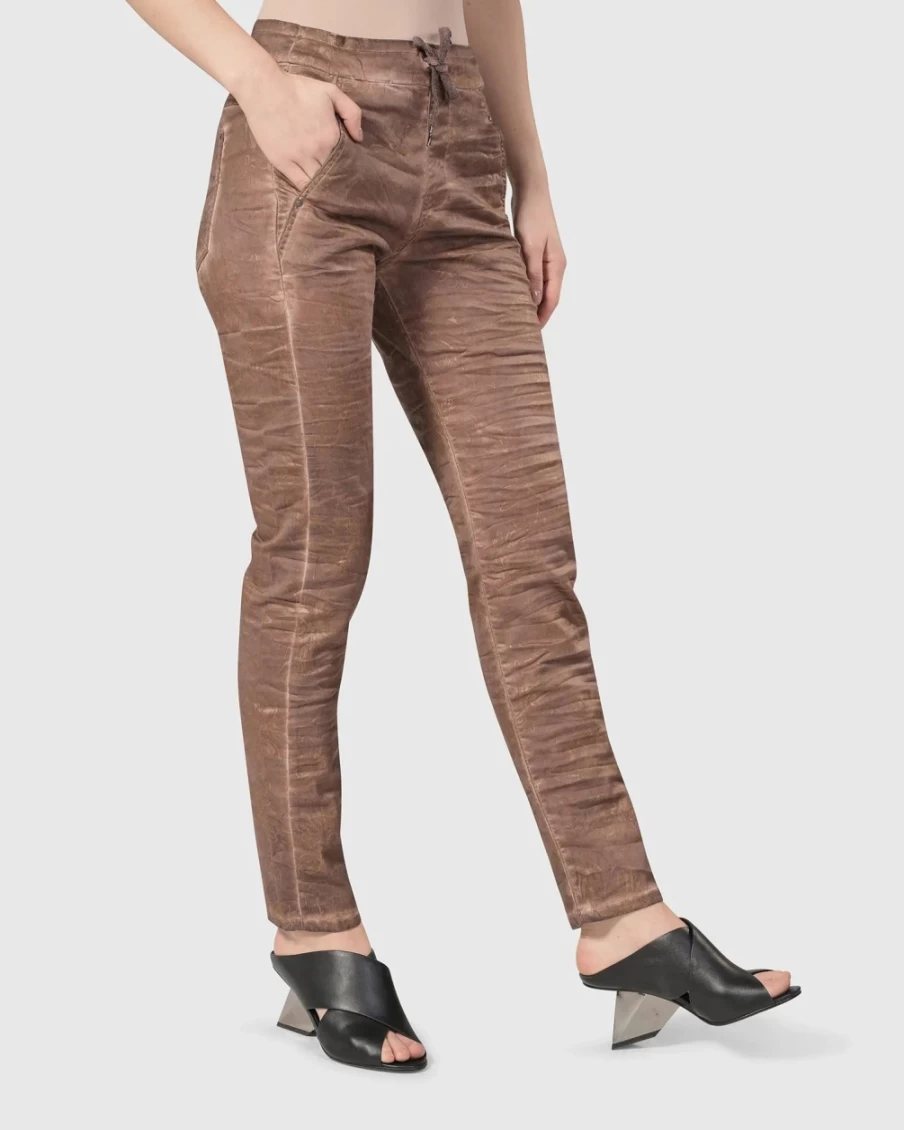 ALEMBIKA Women's Distressed Brown Wash Stretch Jeans - Iconic Vintage Style
