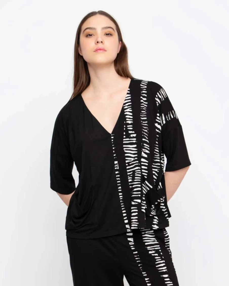 ALEMBIKA Women's Ozai N Ku Bliss V-Neck Top - Black Relaxed Fit Casual Tee